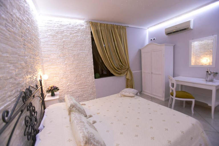 Bedroom 3, La Fenice, Napoli