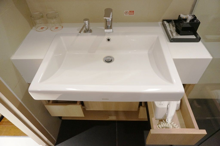 Ra Premiere Simatupang, Jakarta Selatan