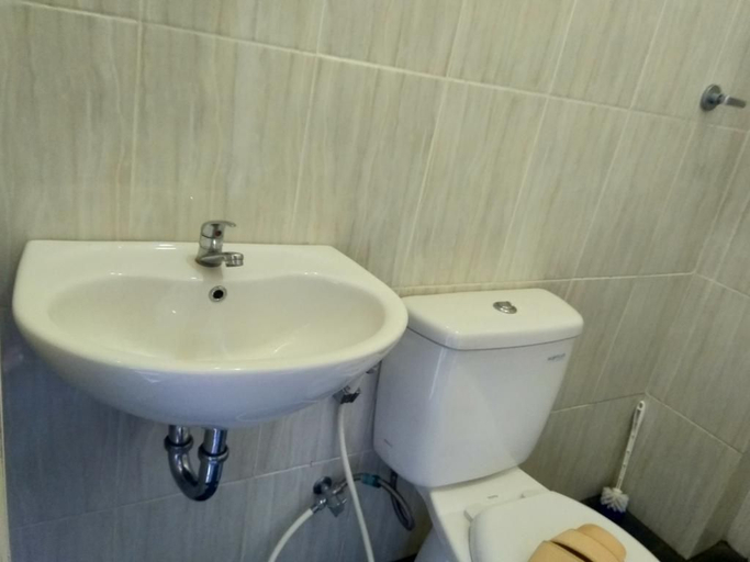 Bathroom 5, Savannese Guest House, Kupang