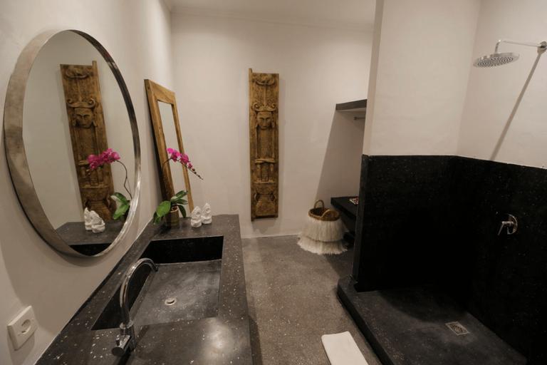 Bathroom 7
