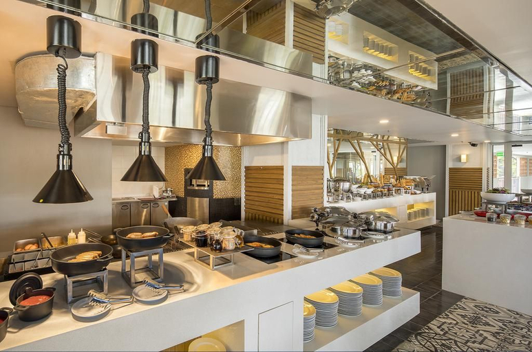 Eastin Ashta Resort Canggu - Food & Drinks