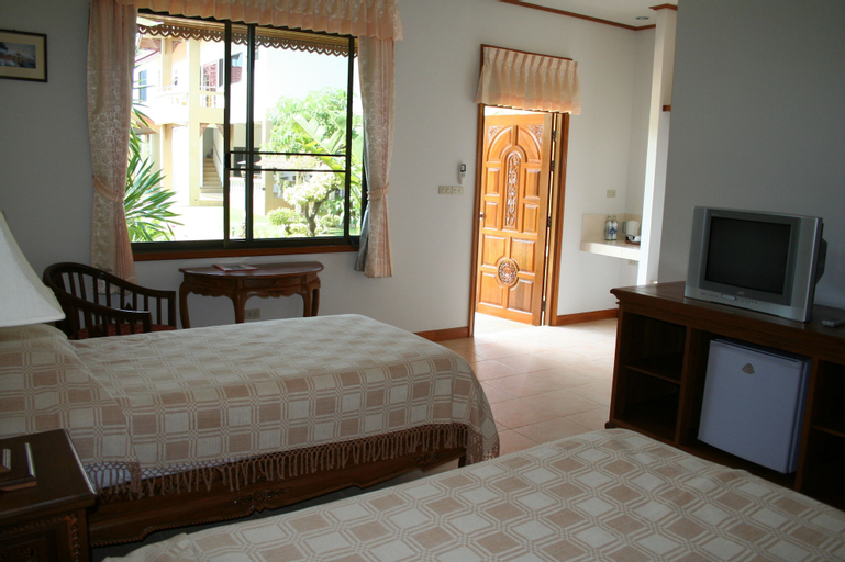 Long Beach Inn, K. Sam Roi Yot