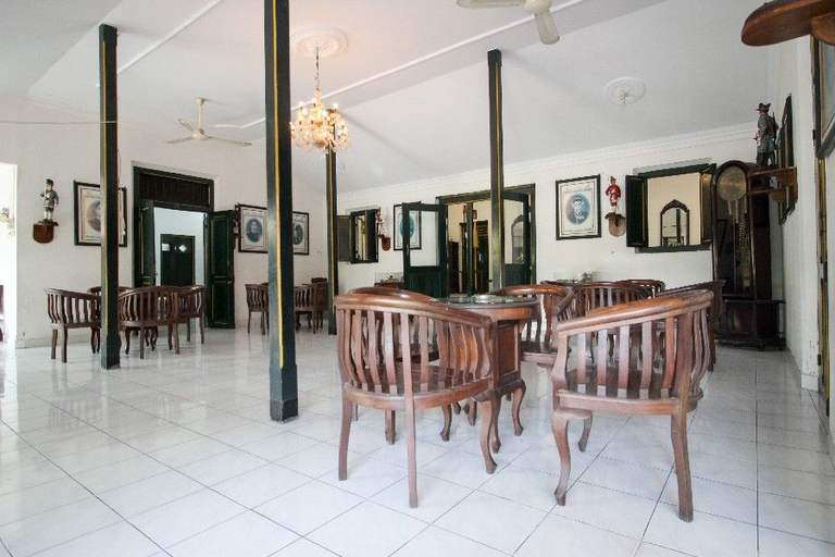 Public Area 3, RedDoorz Plus near Alun Alun Selatan 2, Yogyakarta