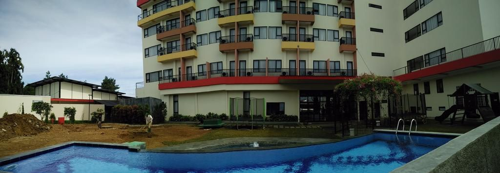Exterior & Views 24