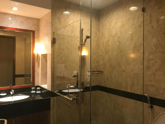 Bathroom 19