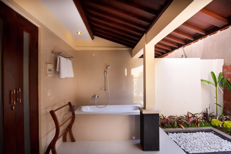 Bathroom 14