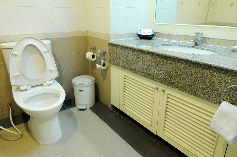 Bathroom 8