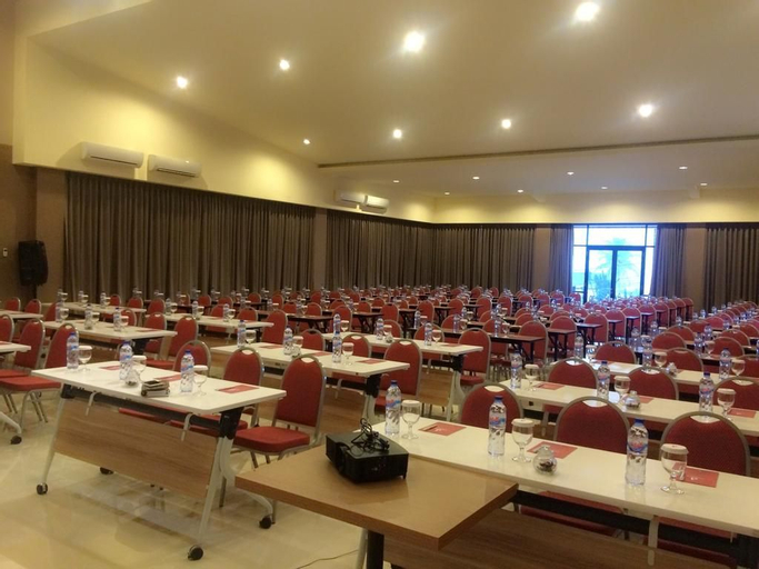 Business Facilities 16