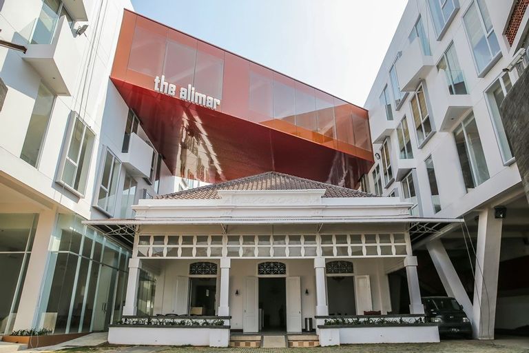 Exterior & Views 23