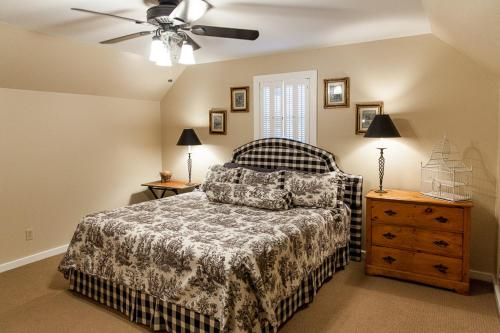 Live Oak Bed and Breakfast, Cook