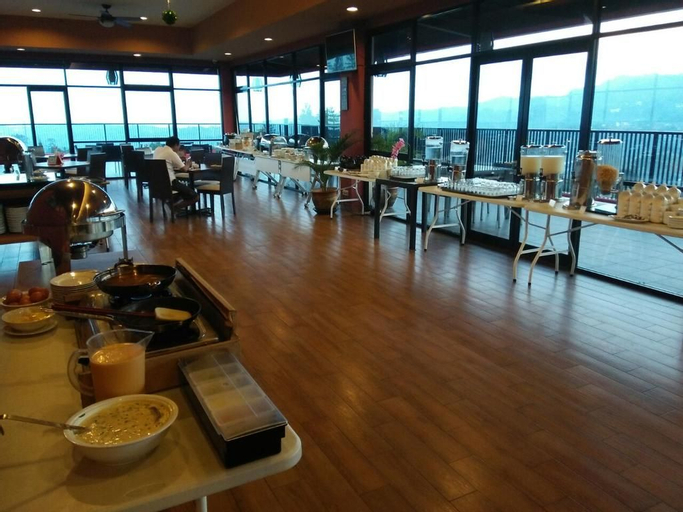 Food & Drinks 13