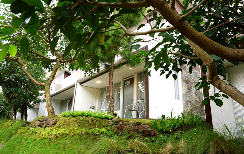 Exterior 10