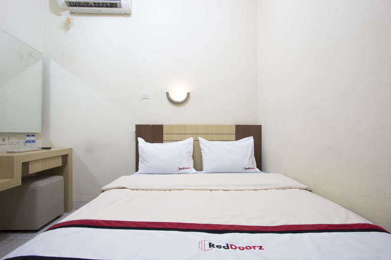 Bedroom 3, RedDoorz Plus near Stadion Mandala Krida, Yogyakarta