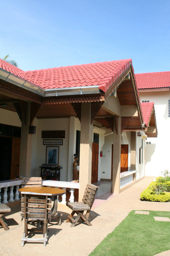 Long Beach Inn, K. Sam Roi Yot