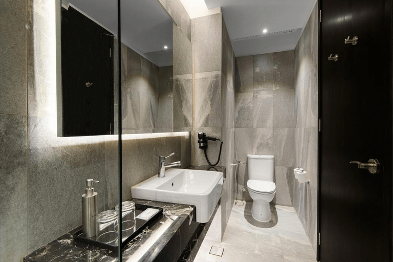 Bathroom 16