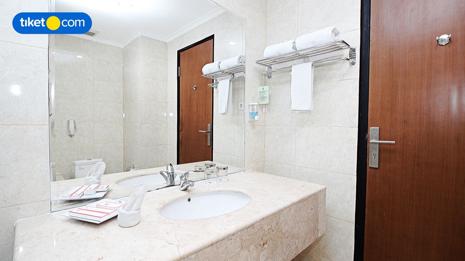 Bathroom 22