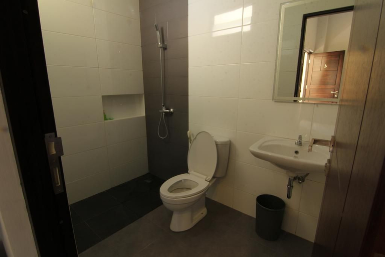 Bathroom 5, Mandari Hotel, Buleleng