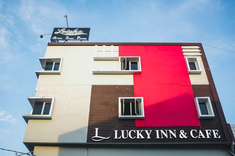 RedDoorz Plus @ Lucky Inn Hotel Panakkukang, Makassar