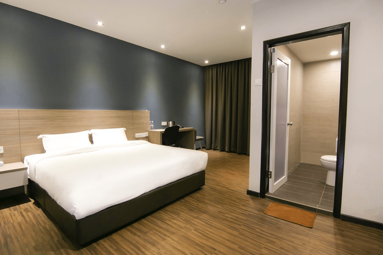 V Plus Hotel Ipoh - Tap to explore photos
