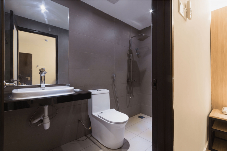 Bathroom 16