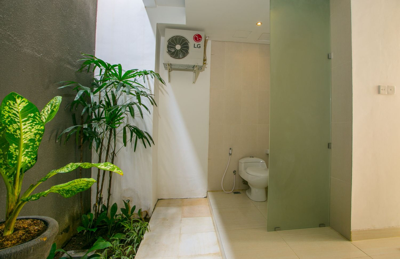 Bathroom 5, The Diana Suite Hotel, Badung