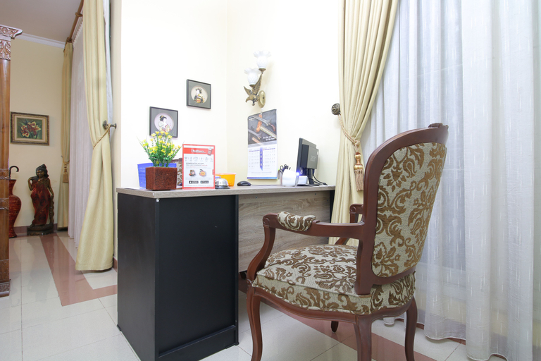 Others 3, RedDoorz Plus near STIE YKPN, Sleman