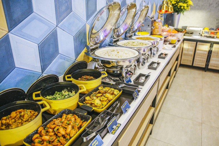 YELLO Hotel Paskal Bandung - Food & Drinks