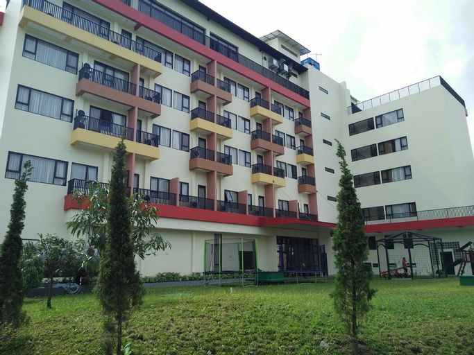 Exterior & Views 18