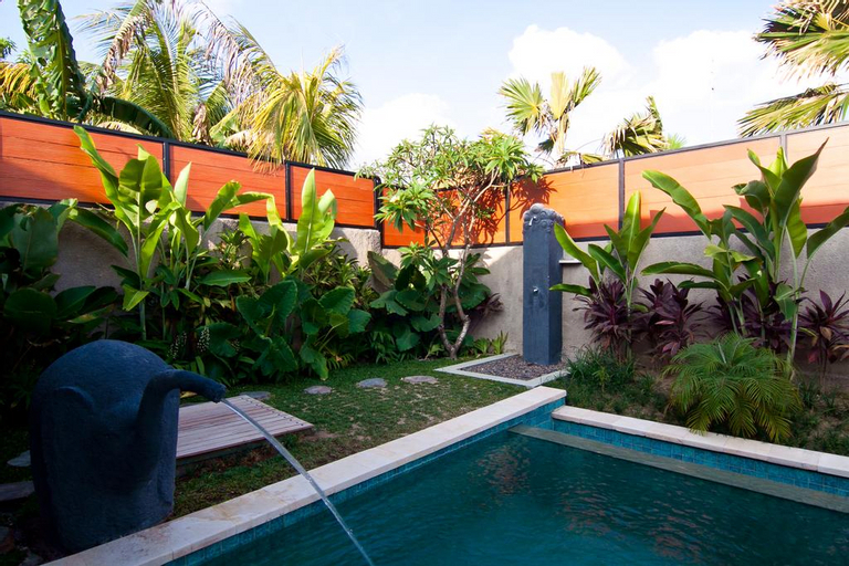 Swimming Pool 16