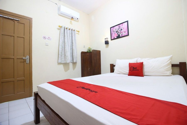 RedDoorz @ Jalan Parangtritis, Bantul