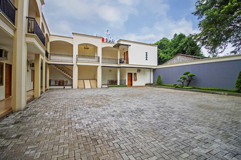 Exterior & Views 2, RedDoorz Syariah near Mercu Buana University, West Jakarta