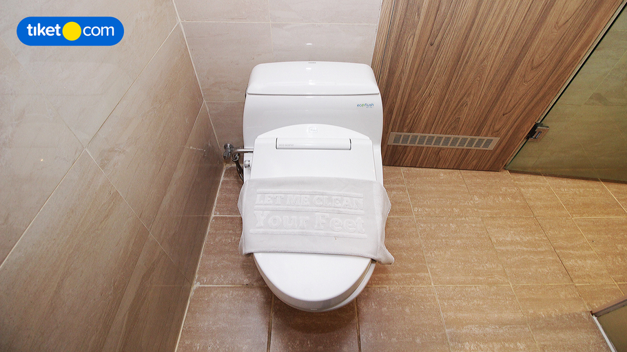 Bathroom 14