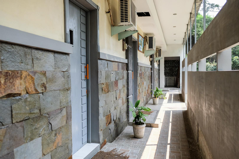 Exterior & Views 9
