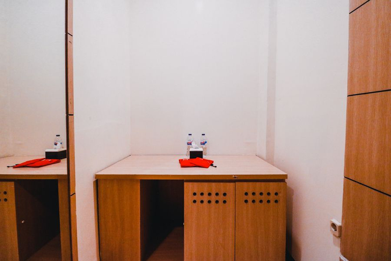 Others 5, Reddoorz Plus near Makassar Town Square, Maros