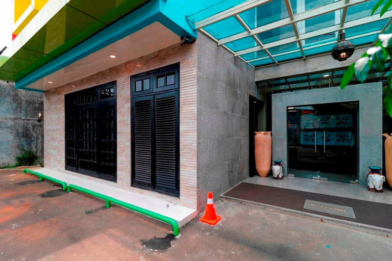 Others 5, RedDoorz Plus near Halim Perdanakusuma 2, East Jakarta