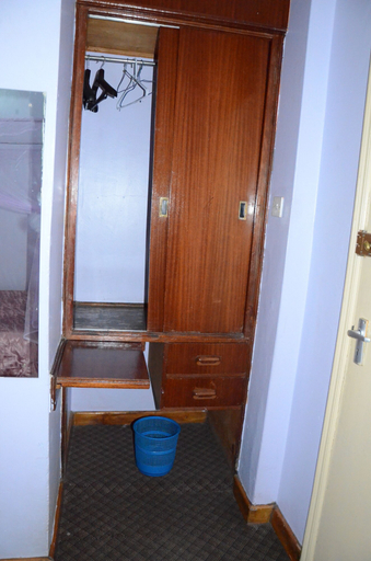 Bathroom 5, Midview Hotel Nairobi, Starehe