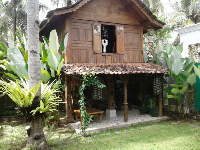 Exterior & Views 23