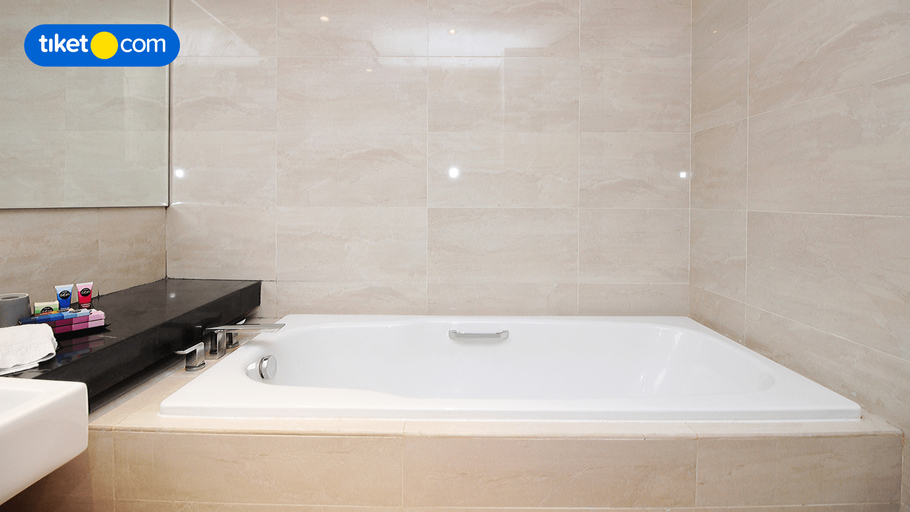 Bathroom 25