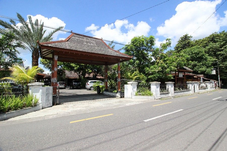 Exterior & Views 2, RedDoorz Plus near Alun Alun Selatan 2, Yogyakarta