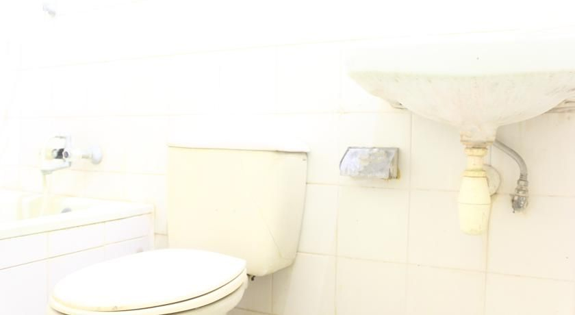 Bathroom 3, Budhi Beach Inn, Badung