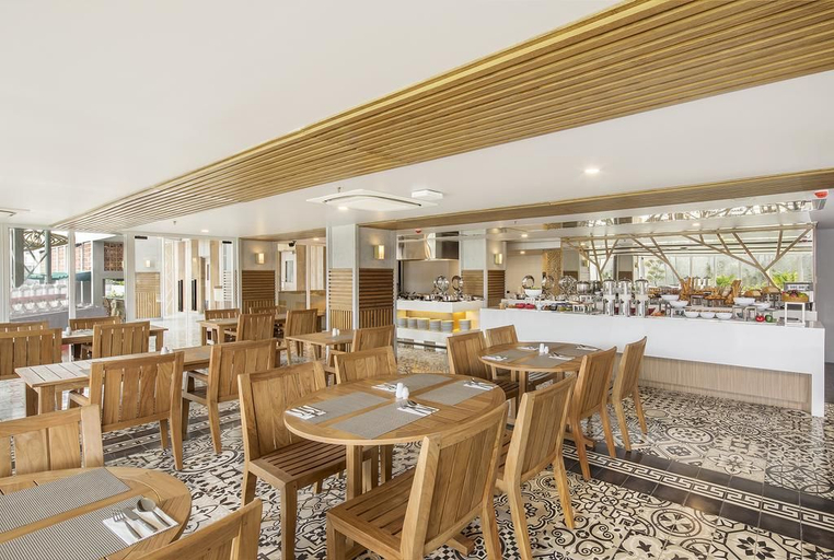 Eastin Ashta Resort Canggu - Food & Drinks