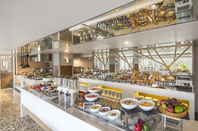 Eastin Ashta Resort Canggu - Food & Drinks