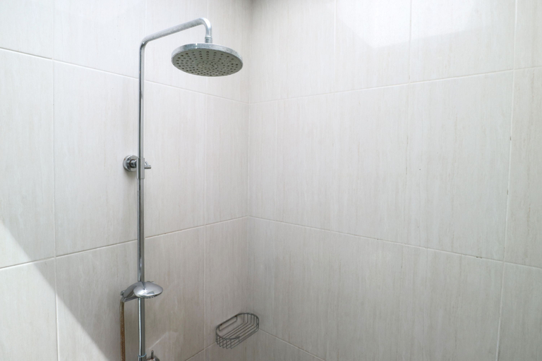 Bathroom 5, Kondra Premiere Guest House Kuta, Badung