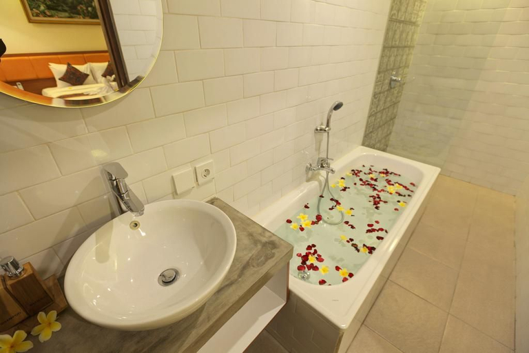 Bathroom 4, Gana Hotel & Restaurant, Gianyar
