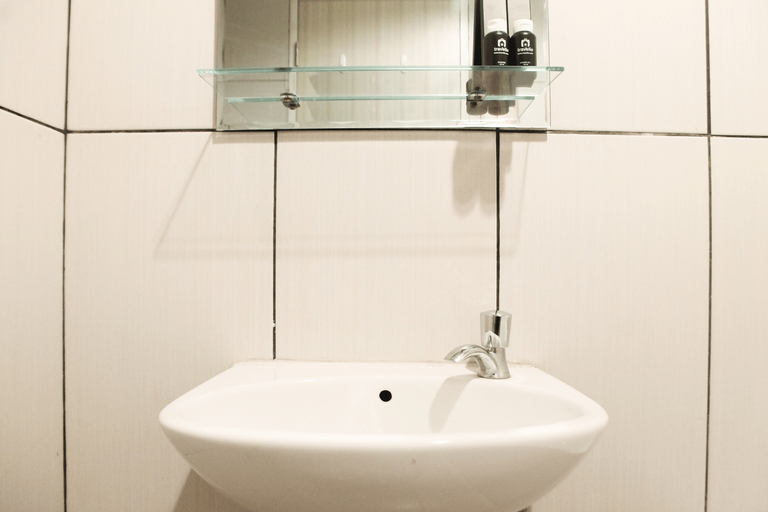 Bathroom 10