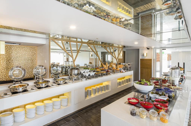 Eastin Ashta Resort Canggu - Food & Drinks