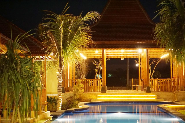 Ocho Bali Surf Camp, Badung