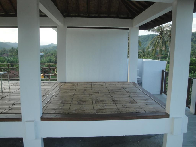 Exterior & Views 17
