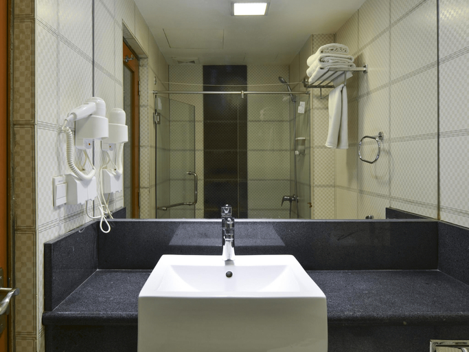 Bathroom 4, Cardogan Hotel Bukit Bintang, Kuala Lumpur