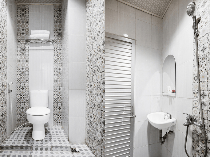 Bathroom 12